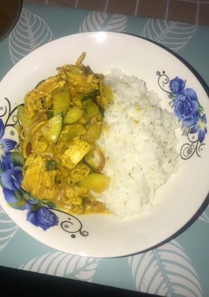 Una foto de Pollo al curry 🥘
