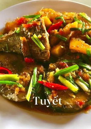 Hình của món Cá ngừ kho thơm (khóm, dứa) cà chua.