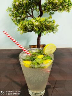 वर्जिन मोजितो (Virgin mojito recipe in hindi) रेसिपी मुख्य फोटो