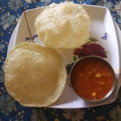 A picture of Chole bhature.
