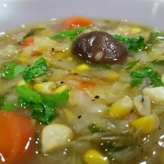 A picture of Chinese sweet corn and cabbage soup.