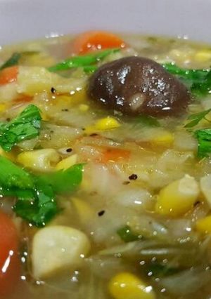 A picture of Chinese sweet corn and cabbage soup.