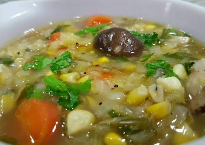 Chinese sweet corn and cabbage soup