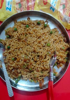 स्पाइसी मसाला मैगी (spicy masala maggi recipe in Hindi) रेसिपी मुख्य फोटो