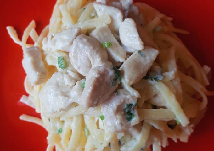 Creamy chicken fettuccine carbonara ala ala