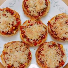 A picture of Bread Pizza.