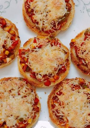 A picture of Bread Pizza.