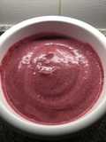 Helado de frutos rojos hecho en licuadora