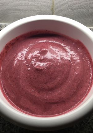 Una foto de Helado de frutos rojos hecho en licuadora