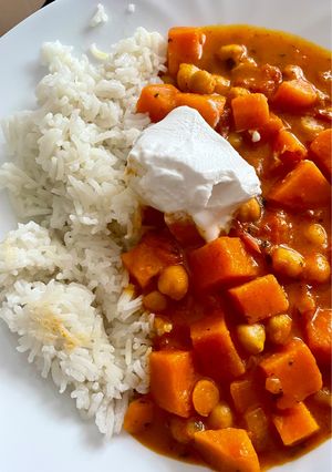 Édeskrumpli curry rizzsel recept fotója