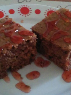 Kakaós kocka epersziruppal recept fotója