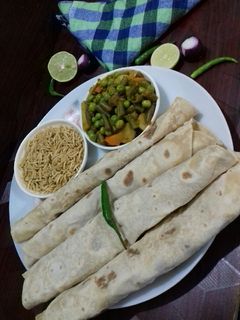 রুমালি রুটি (Rumali ruti recipe in bengali) রেসিপির প্রধান ছবি
