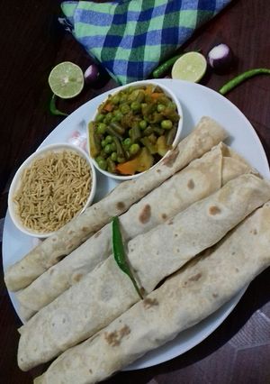 রুমালি রুটি (Rumali ruti recipe in bengali) রেসিপির প্রধান ছবি