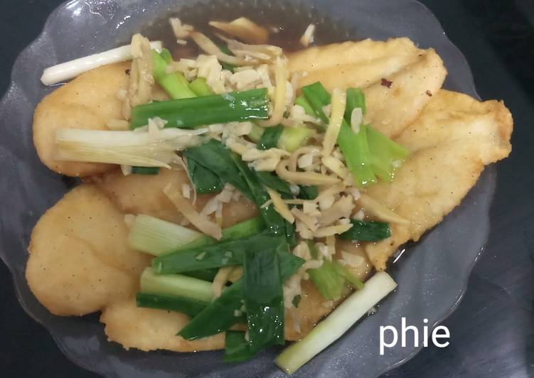 Chinese pan fried fish with soy sauce - ikan dengan kecap asin