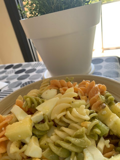 Una foto de Ensalada de pasta tricolor