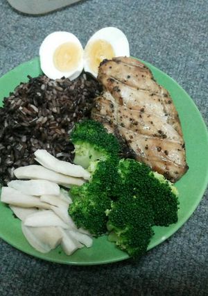 รูปของ สเต็กอกไก่พริกไทยดำด้วยหม้ออบลมร้อน โปรตีนสูง ไขมันต่ำ
