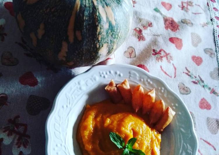 Vellutata di zucca con cuscinetti Sardi