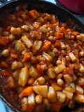 Picadillo de papa, zanahoria y garbanzos