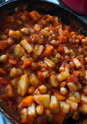 Una foto de Picadillo de papa, zanahoria y garbanzos