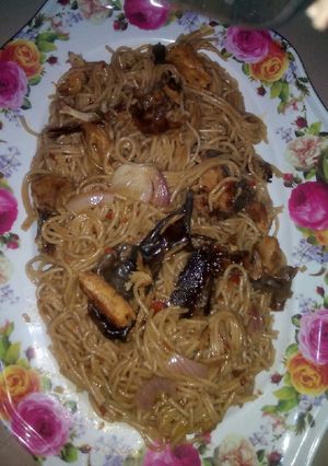 A picture of Spagetti jollof.