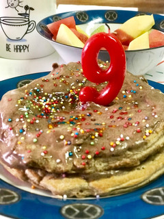 Una foto de Maxi tortitas de avena y choco de cumpleaños 🎁