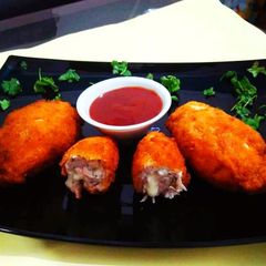 A picture of Chicken cheese Rolls.
