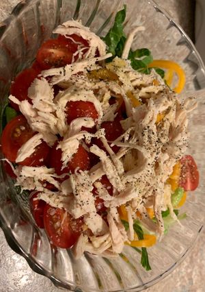 Hình của món Salad mix + ức gà.