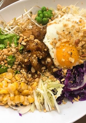 Hình của món Salad thịt heo and trứng.
