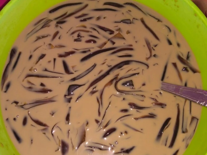 Cara Mudah Membikin Resep Es capucino cincau serut yang Enak Banget Anti Ribet, Uenak Banget