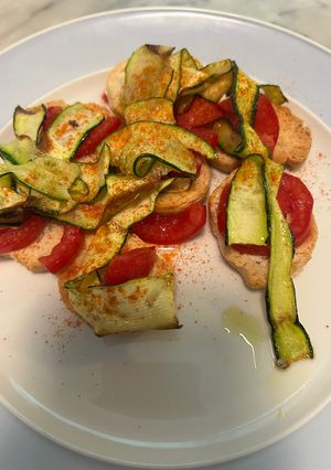 Foto di Pomodori friselline e zucchine