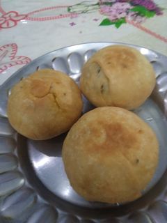 बनारसी गोल आलू की कचौड़ी(banarsi gol aloo ki Kachori recipe in hindi) रेसिपी मुख्य फोटो