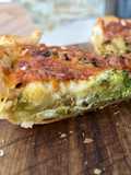 Tarta de brócoli y repollitos de Bruselas