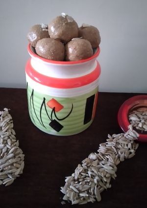 A picture of Sunflower seeds laddu.