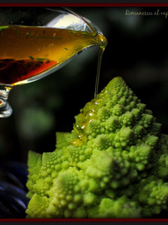 Una foto de Romanescu al vapor con vinagreta a la naranja