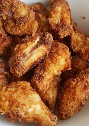 A picture of Fried chicken wings.