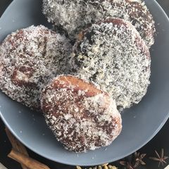 A picture of Cape Malay koesister (doughnut).