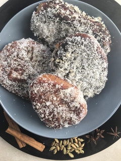 A picture of Cape Malay koesister (doughnut).