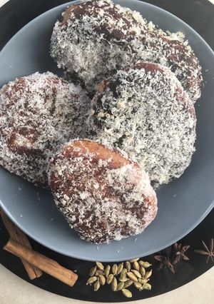 A picture of Cape Malay koesister (doughnut).