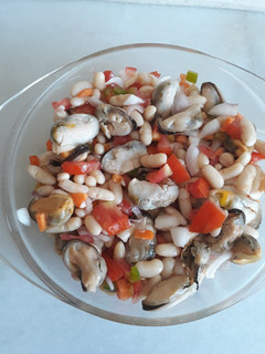 Foto principal de Salpicón de alubias con mejillones de roca