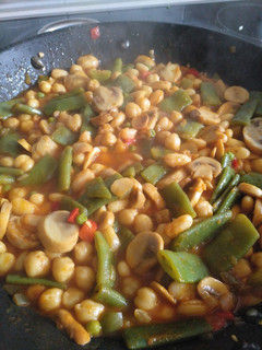 Una foto de Paella de legumbres