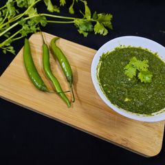 A picture of Green chutney (Ramadan ki Tiyari).