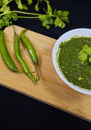 A picture of Green chutney (Ramadan ki Tiyari).