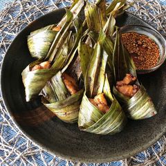 A picture of 🧑🏽‍🍳🧑🏼‍🍳Thai Pandan Chicken Recipe • How To Wrap Pandan Chicken •Super Easy • Gai Hor Bai Toey.