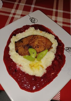 Fűszeres pulykasteak zellerpürével és edeigyümölcs mártással recept fotója