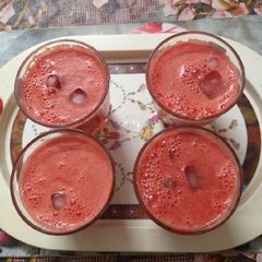 A picture of Watermelon and lemonade juice.