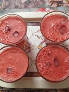 A picture of Watermelon and lemonade juice.