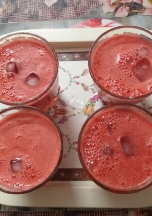 A picture of Watermelon and lemonade juice.