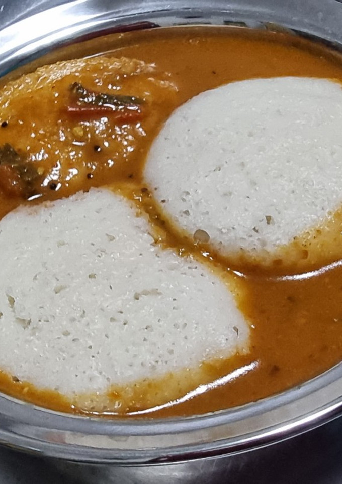 A picture of Tiffin sambhar.