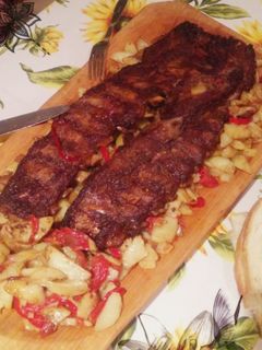 Sertés oldalas, vele sült körettel recept fotója