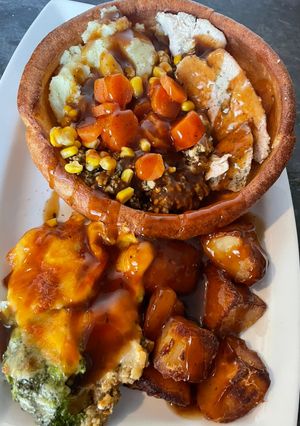 A picture of My giant yorkie roast 😍 better then a toby carvery!! Just £4 a portion!!.